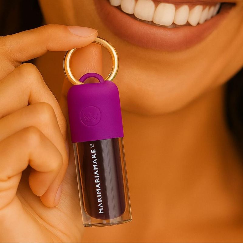Kit Mari Maria Makeup: Lip Oil Juice Açaí e Case Açaí - Época