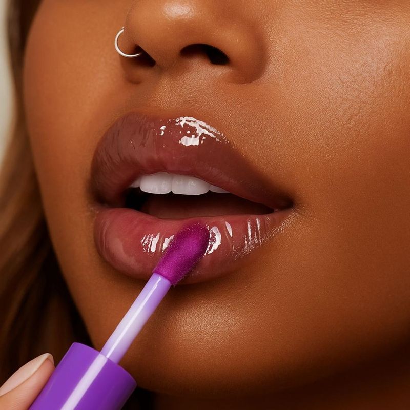 Kit Mari Maria Makeup: Lip Oil Juice Açaí e Case Açaí - Época