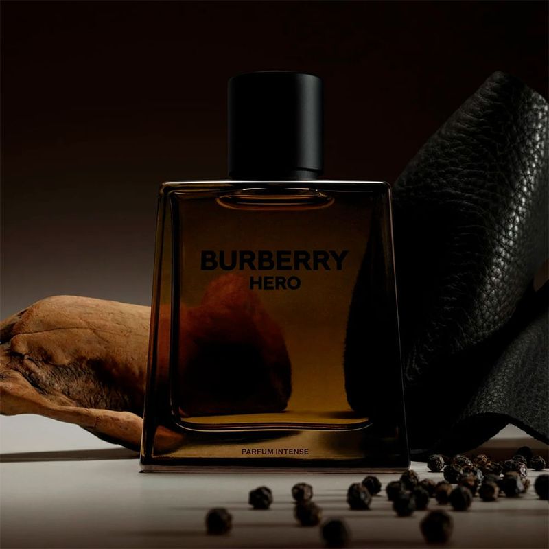 Burberry Hero Parfum Intense - Perfume Masculino - Época Cosméticos
