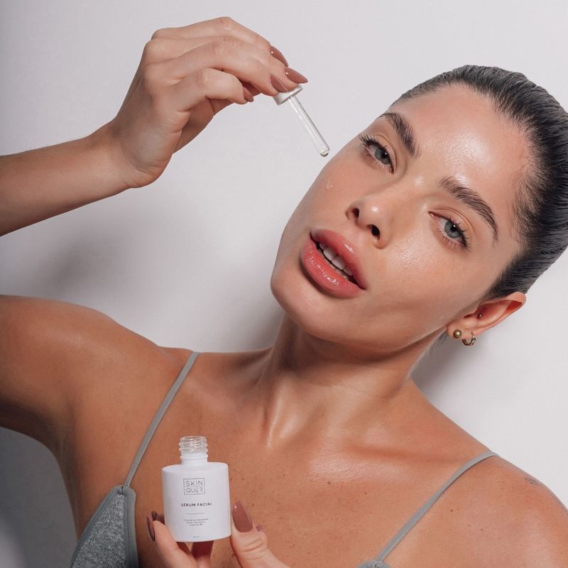 Sérum Facial Skin Quer - Niacinamida e Ácido Hialurônico - Época