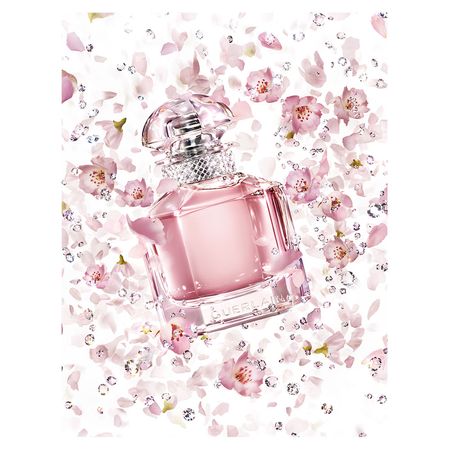 https://epocacosmeticos.vteximg.com.br/arquivos/ids/421639-450-450/mon-guerlain-sparkling-bouquet-guerlain-perfume-feminino-edp-30ml-3.jpg?v=637496225645700000