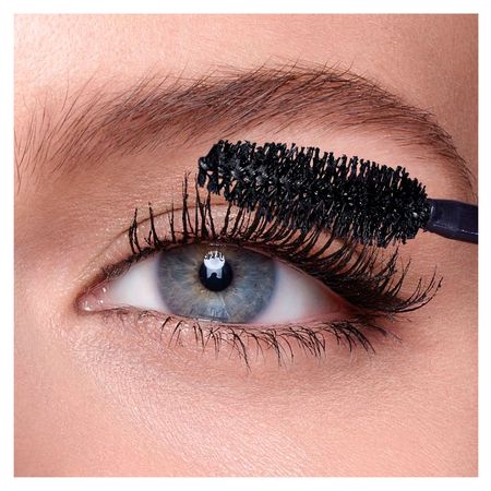 https://epocacosmeticos.vteximg.com.br/arquivos/ids/450135-450-450/Mascara-de-Cilios-Maybelline-The-Falsies-Lavavel-7.jpg?v=637658619974270000