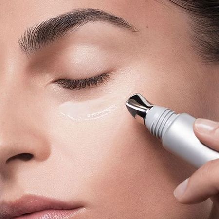 https://epocacosmeticos.vteximg.com.br/arquivos/ids/479459-450-450/serum-anti-idade-para-area-dos-olhos-esthederm-lift-repair--4-.jpg?v=637824458680770000