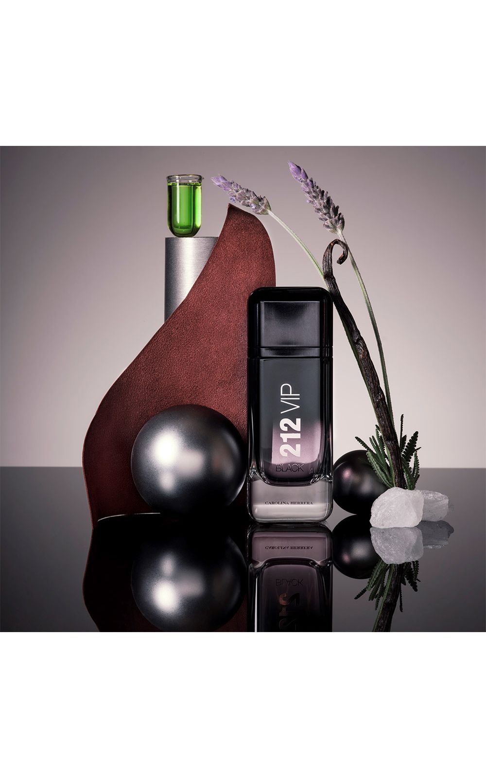 Foto 3 - 212 Vip Black Carolina Herrera - Perfume Masculino Eau de Parfum - 50ml