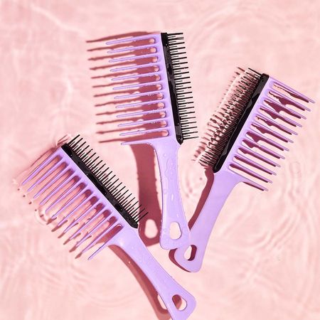 https://epocacosmeticos.vteximg.com.br/arquivos/ids/502570-450-450/escova-para-cabelos-crespos-e-cacheados-tangle-teezer-wide-tooth-comb--3-.jpg?v=637956673923670000