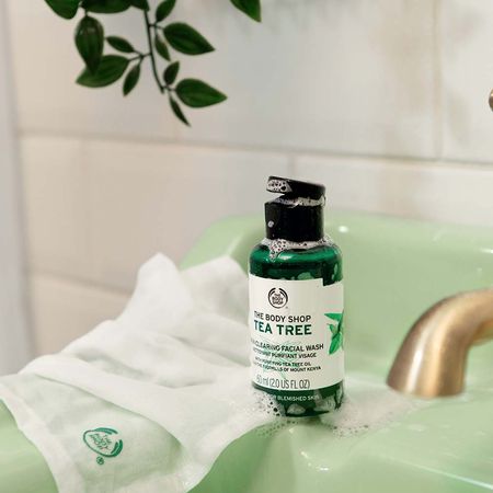 Gel-de-Limpeza-Facial-The-Body-Shop-–-Tea-Tree-60ml--2