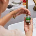 Máscara de Tratamento para Olhos 2 em 1 The Body Shop – Drops Of Youth 20ml