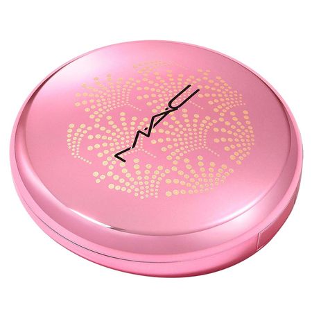 https://epocacosmeticos.vteximg.com.br/arquivos/ids/516534-450-450/iluminador-facial-mac-extra-dimension-skinfinish-wrapcped-in-gold-6.jpg?v=638023921962130000