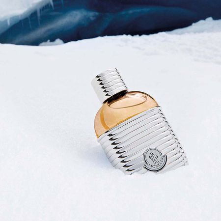 https://epocacosmeticos.vteximg.com.br/arquivos/ids/524543-450-450/pour-femme-moncler-perfume-feminino-eau-de-parfum--5-.jpg?v=638061032230670000