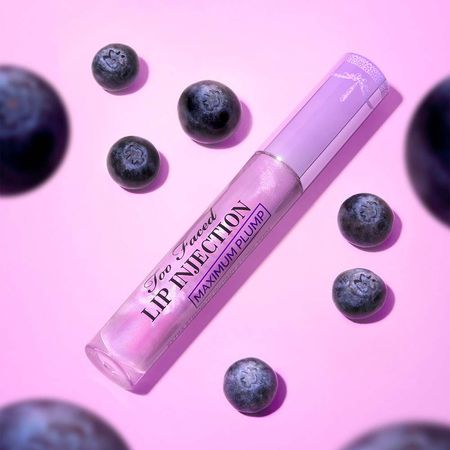 Gloss-Labial-Volumizador-Too-Faced---Lip-Injection-Maximum-Plump-Blueberry-Buzz--7
