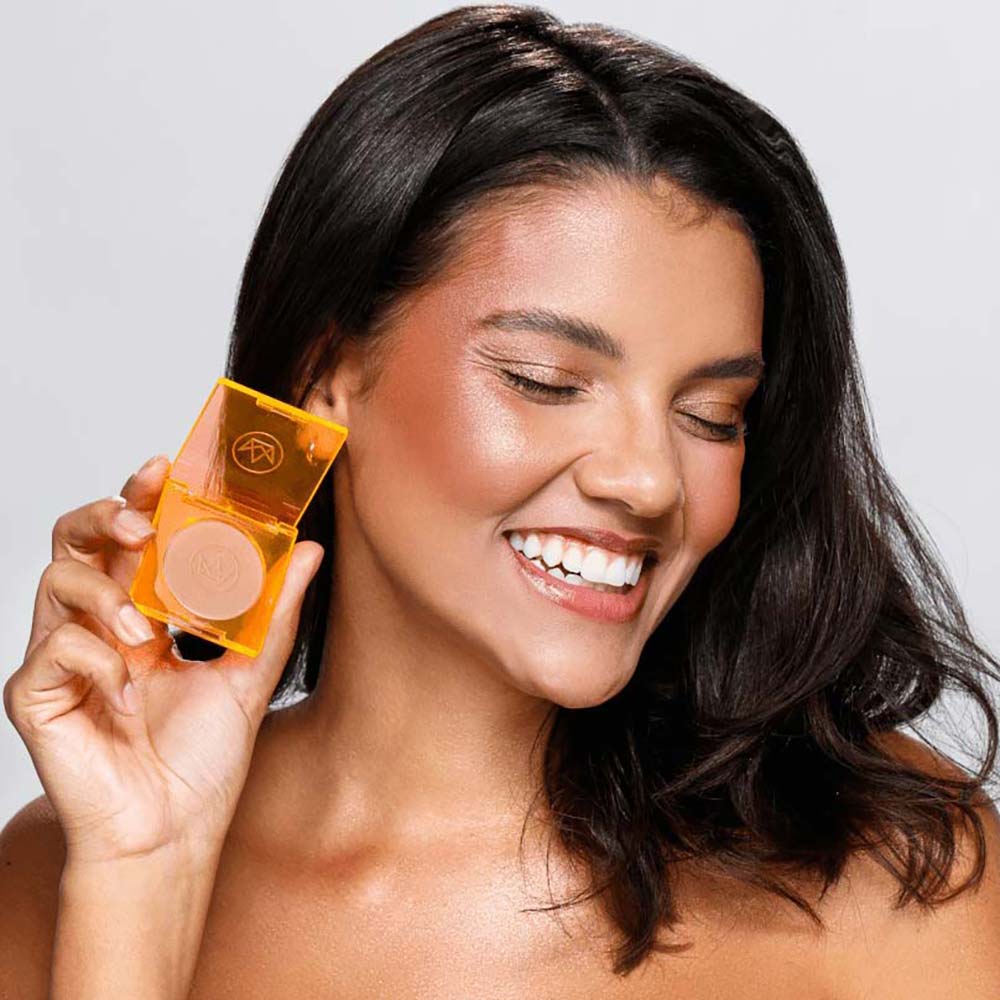 Blush amarelo? Influenciadora lança tendência que divide opiniões, saiba porque