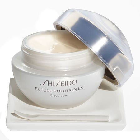 https://epocacosmeticos.vteximg.com.br/arquivos/ids/611890-450-450/hidratante-facial-shiseido-future-solution-lx-total-protective-cream-e--3-.jpg?v=638521739615200000