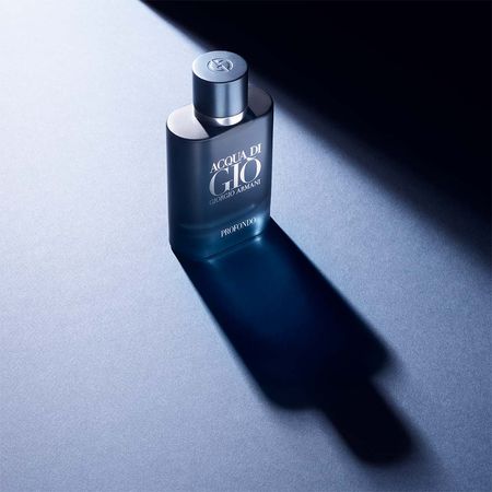 https://epocacosmeticos.vteximg.com.br/arquivos/ids/612523-450-450/acqua-di-gio-profundo-giorgio-armani-perfume-masculino-edp--4-.jpg?v=638525062071000000