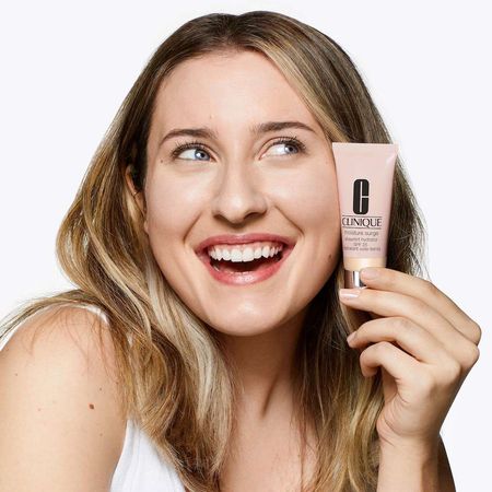 Base-Hidratante-com-Cor-Clinique---Moisture-Surge-Sheertint-FPS25-Light-Medium--3