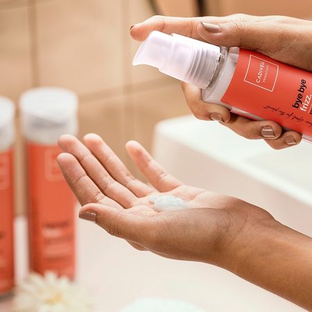 Kit-Cadiveu-Professional-Bye-Bye-Frizz-Shampoo-Condicionador-Máscara-e-Leave-in-(4-produtos)--3