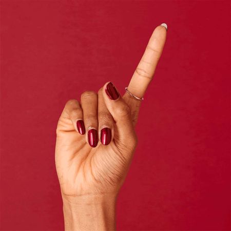 Esmalte-Cremoso-Vermelhos-O.P.I-Nail-Lacquer-Im-Not-Really-A-Waitress--4