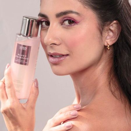 Body-Splash-Kiss-New-York-Shimmer-Collection-Blush-Princess-Morango,-Coco-e-Baunilha-250ml--4