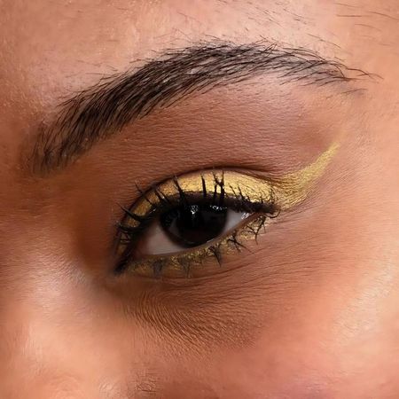 Lápis-Retrátil-em-Gel-à-Prova-D'água-Ruby-Kisses-Glittery-Gold--5